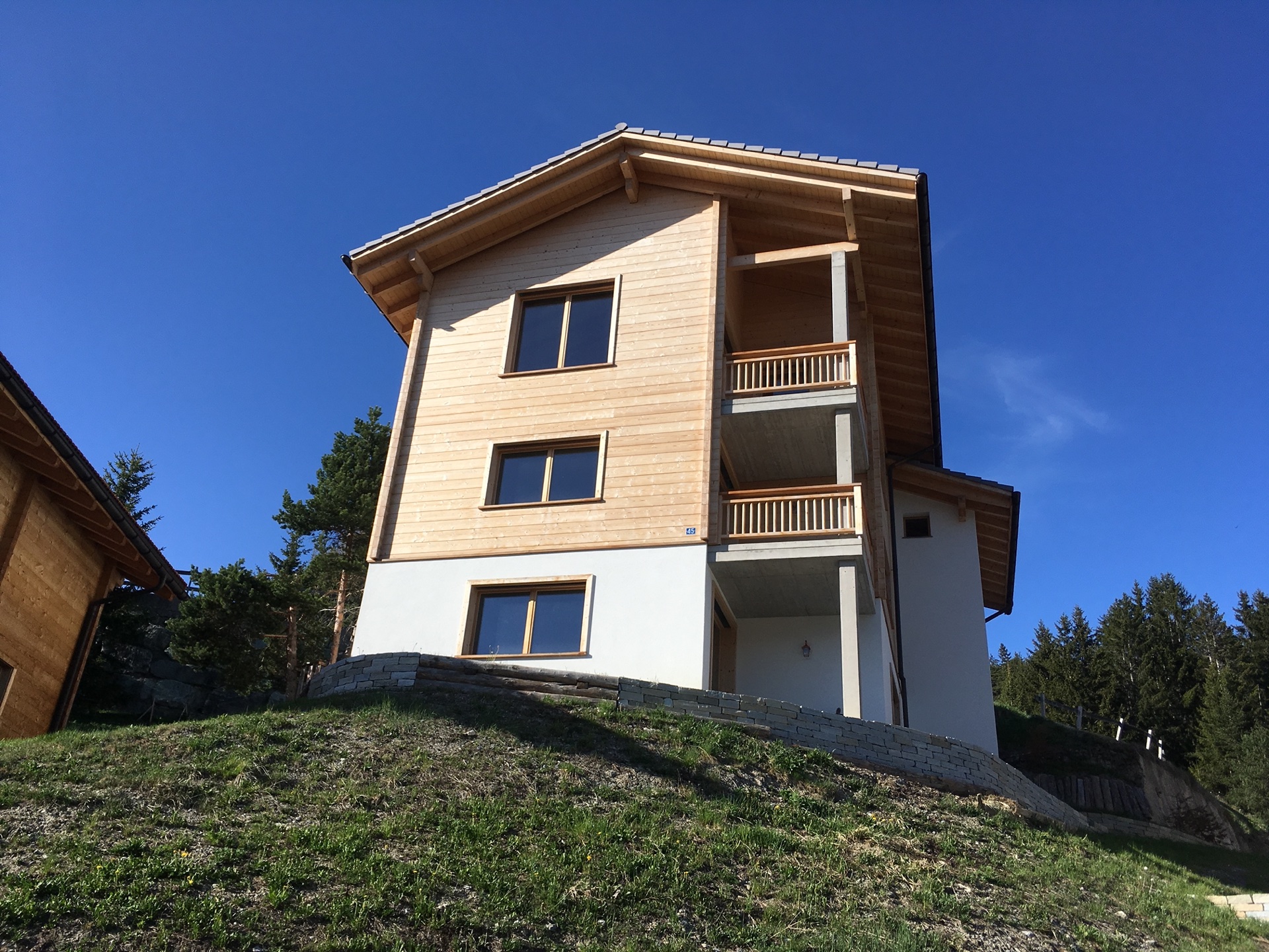 Oberbofel 45 seitlich mit Erdgeschoss-Wohnung